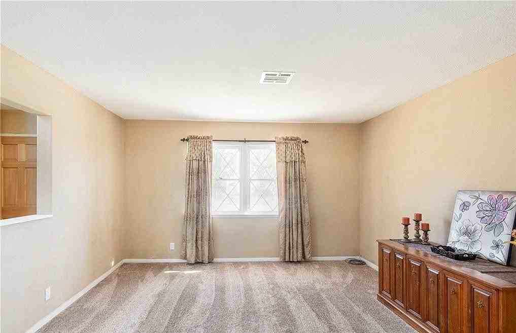 1030 Perrisito St - Photo 7 of 27
