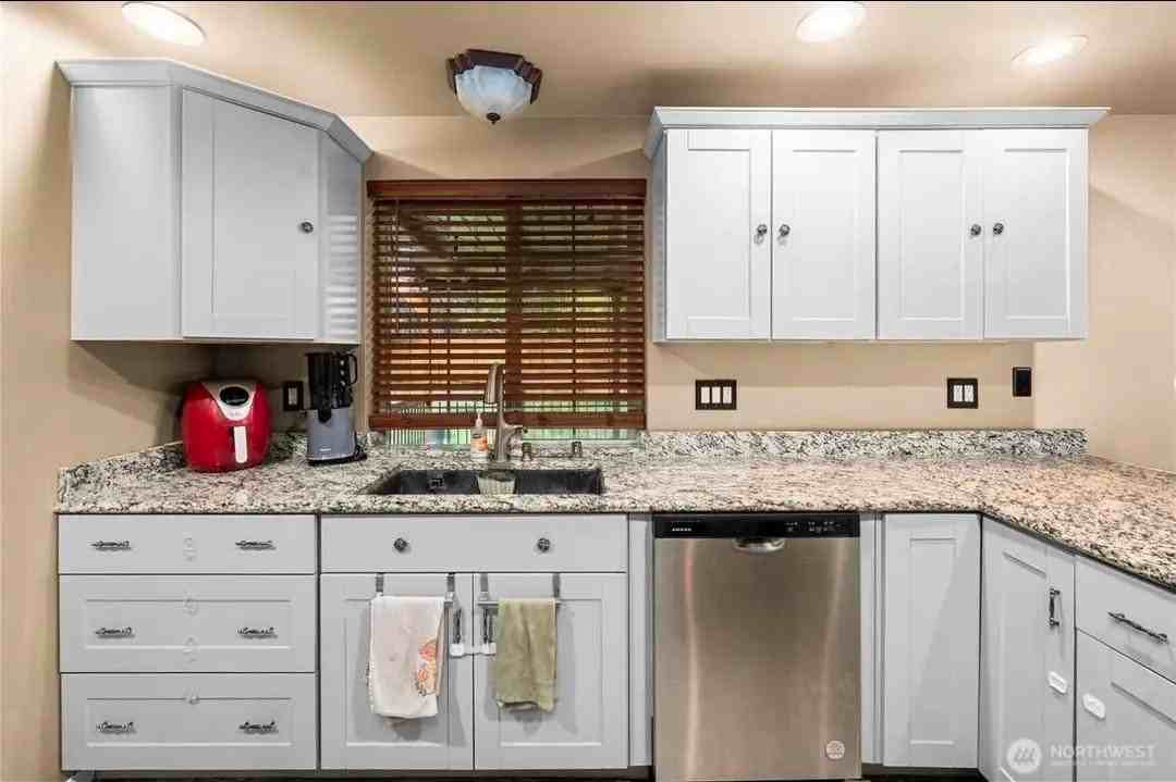 7923 Incline Ct Se - Photo 6 of 14