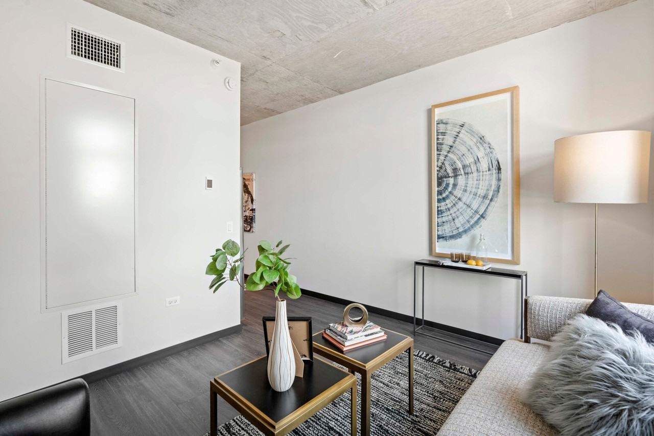 148 N Ashland Ave - Photo 4 of 16