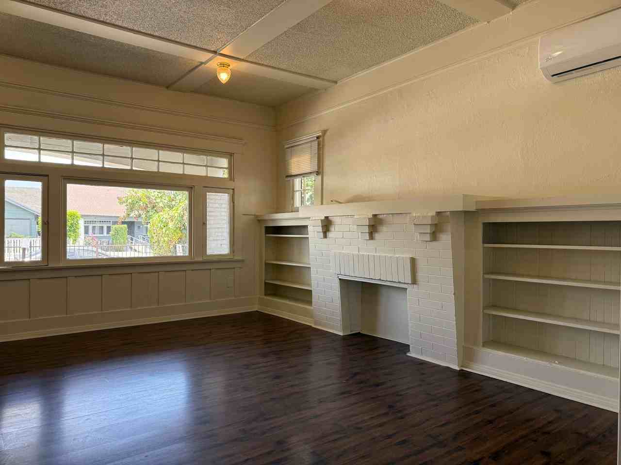 860 W 56th St - Photo 4 of 16