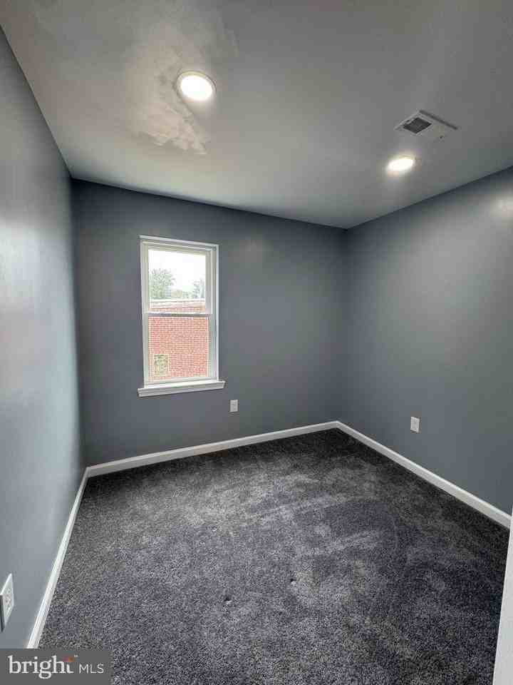 739 E 10th St - Photo 2 of 13