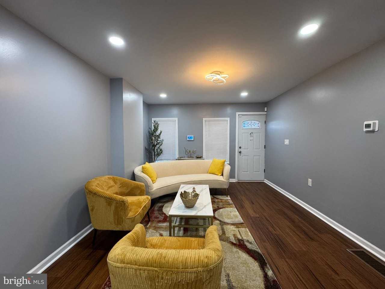 739 E 10th St - Photo 6 of 13