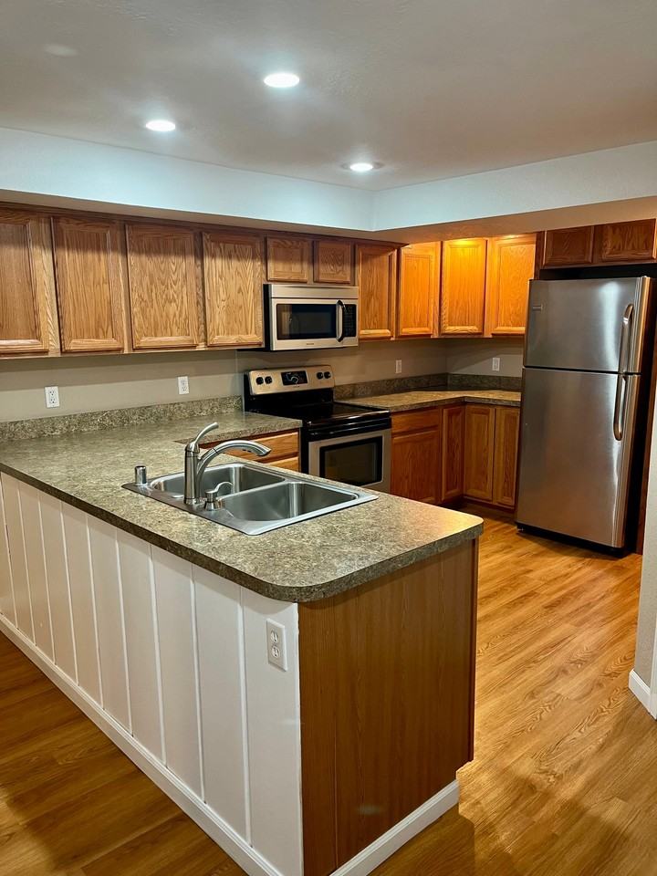 743 Cook Ave #B - Photo 2 of 13