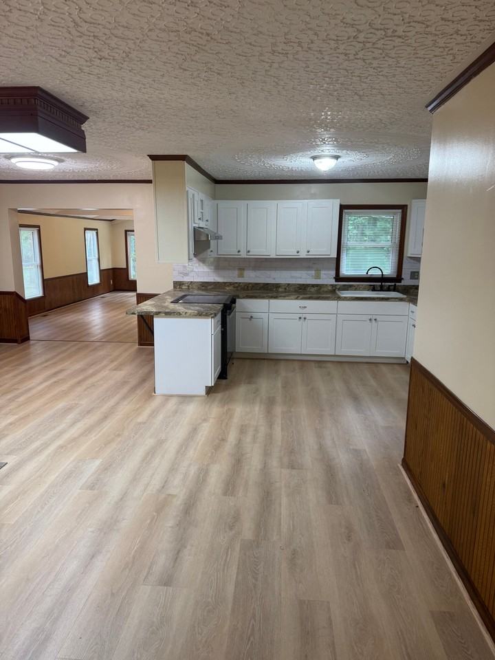 1722 Maple Ln - Photo 7 of 17