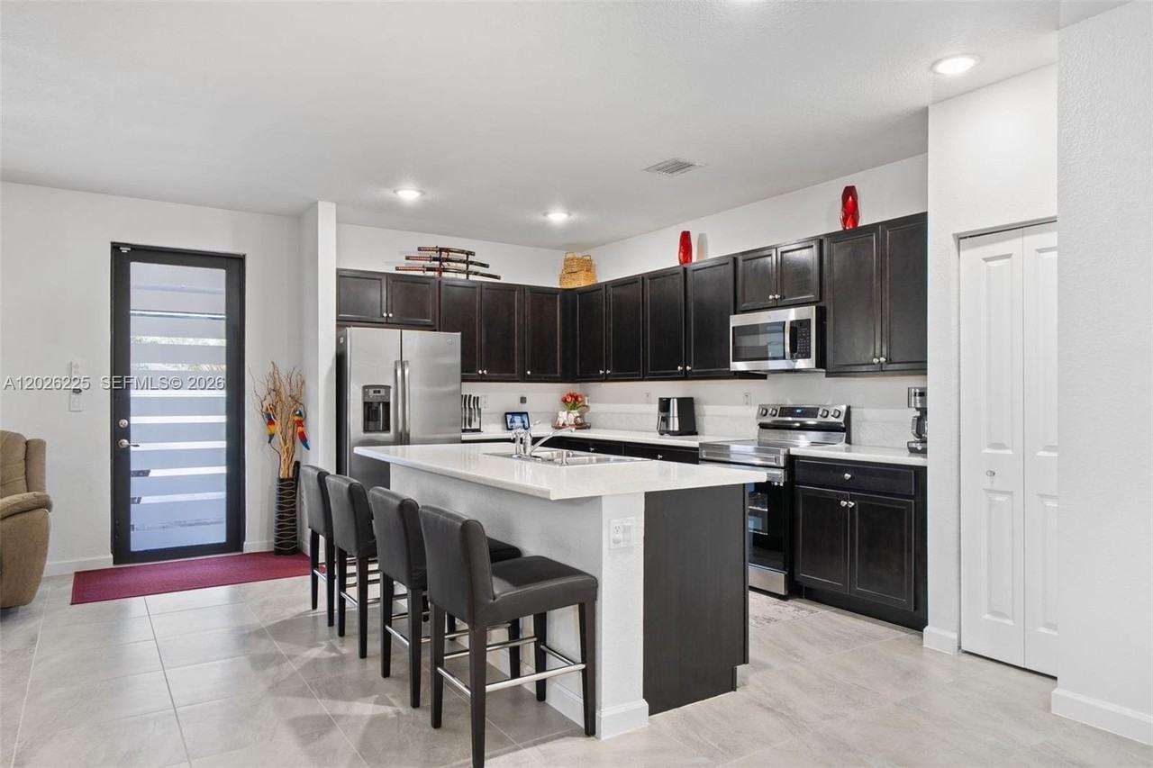 160 Se 23rd Ter - Photo 6 of 20