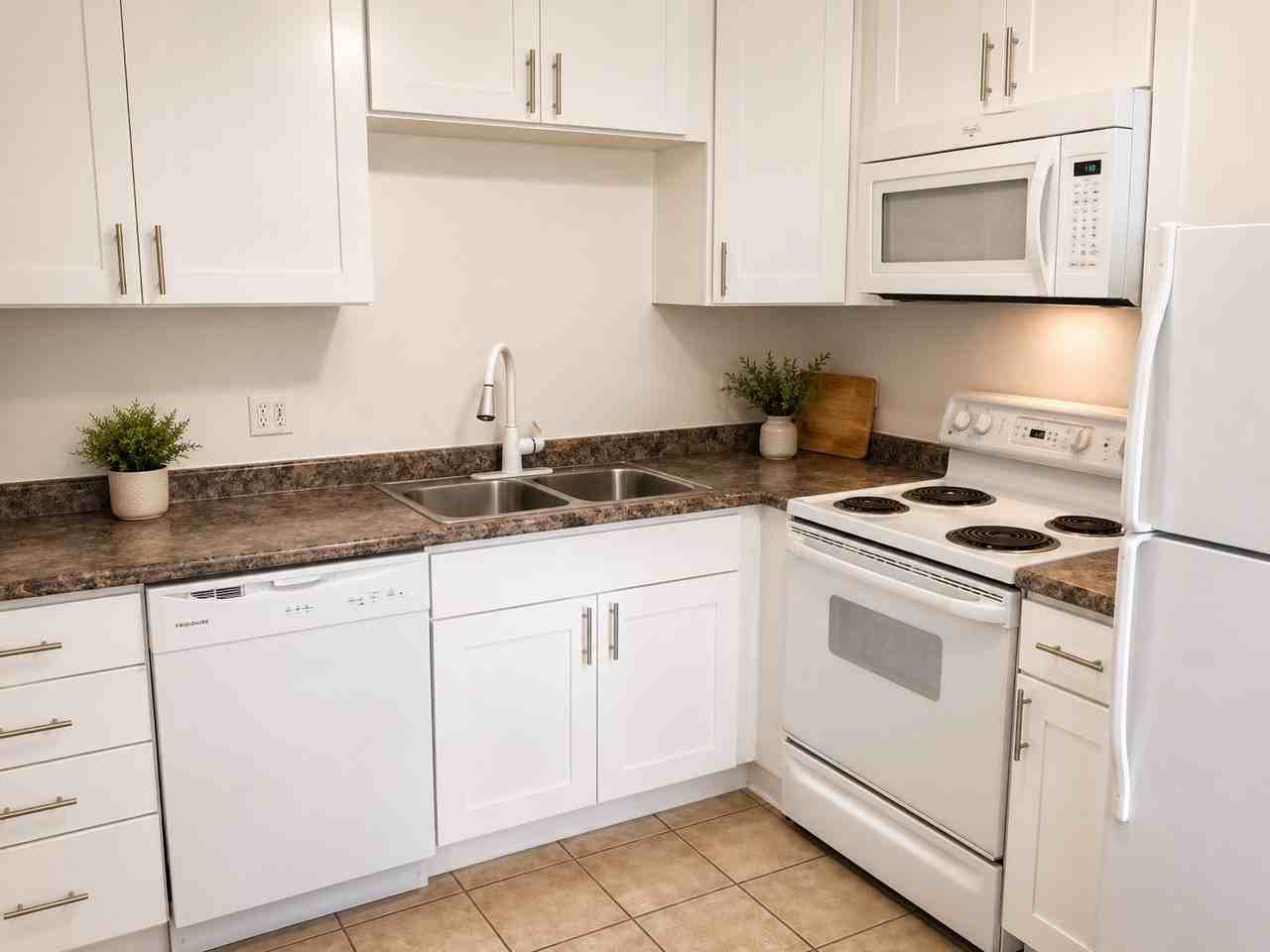 2103 S St #A - Photo 2 of 8