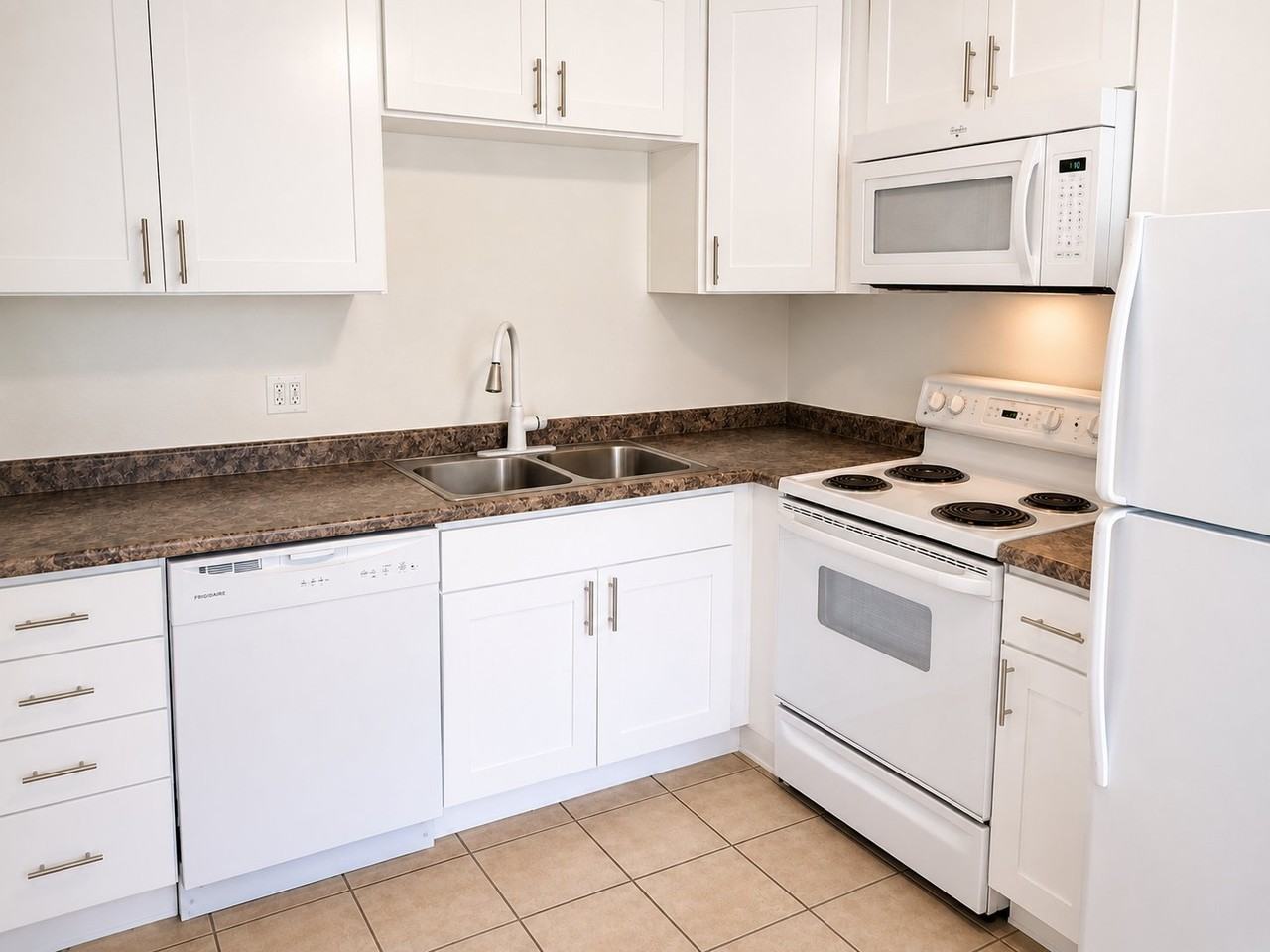 2103 S St #A - Photo 3 of 8