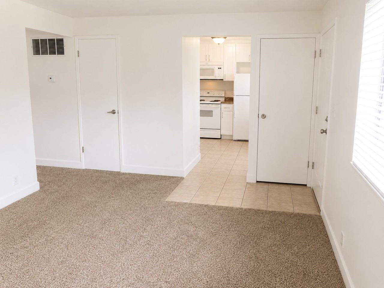 2103 S St #A - Photo 5 of 8