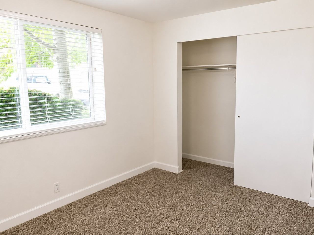 2103 S St #A - Photo 6 of 8