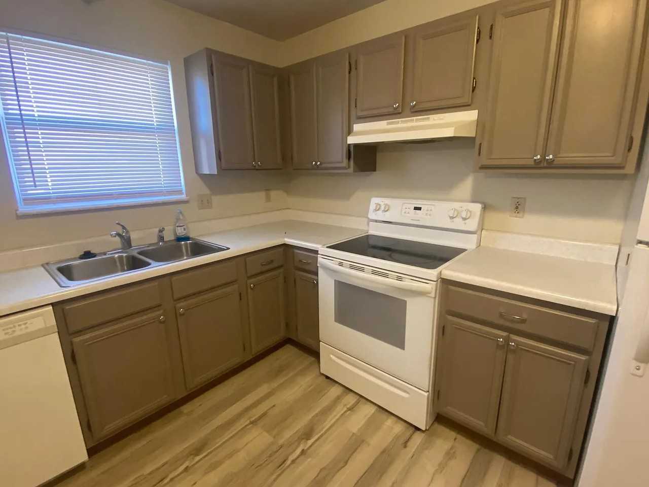 608 Linda Ln Apt B #B - Photo 7 of 20