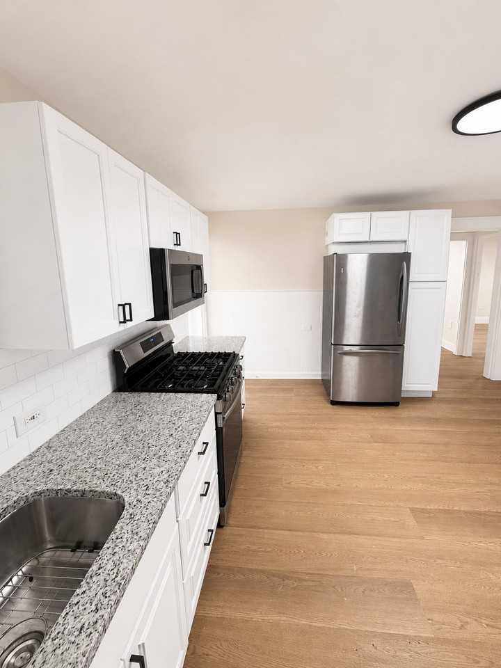 107 Franklin St #2 - Photo 3 of 13
