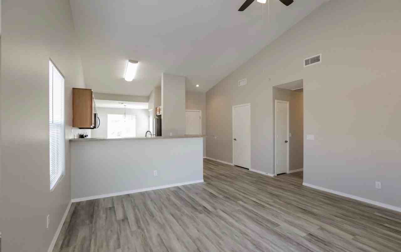 6224 S 20th Gln - Photo 4 of 12