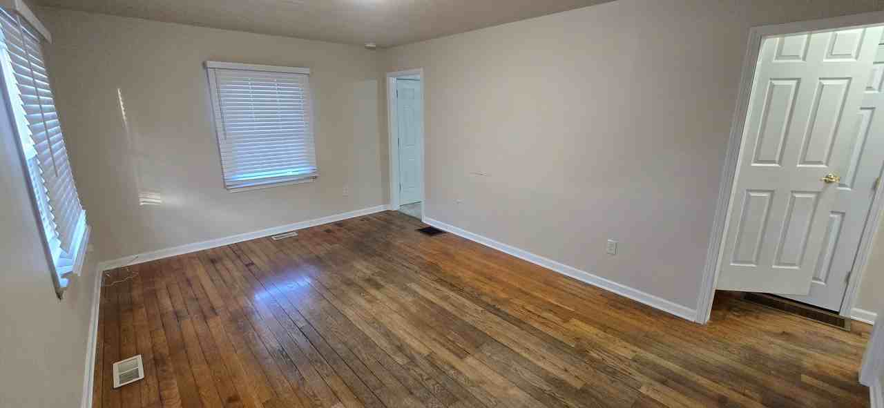 2112 Patterson Rd - Photo 2 of 19