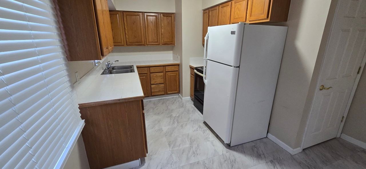 2112 Patterson Rd - Photo 4 of 19