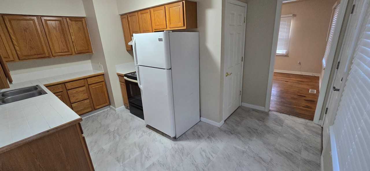 2112 Patterson Rd - Photo 5 of 19