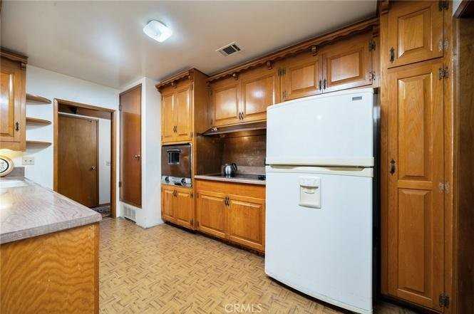 549 California Dr - Photo 3 of 20