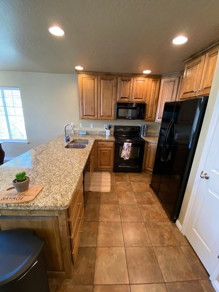 1041 Independence Ave - Photo 5 of 13