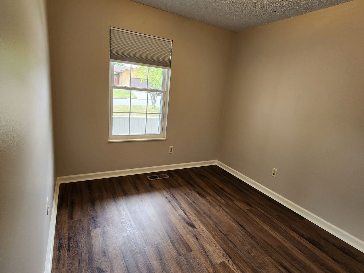 2036 Merle Ln - Photo 5 of 14