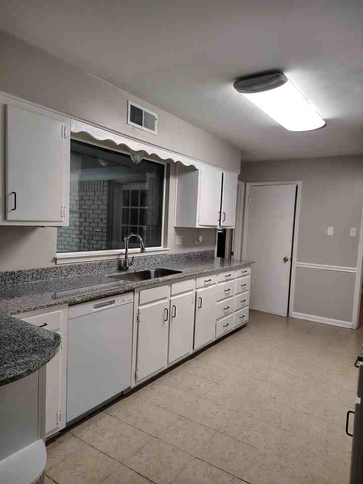 5688 Hilltop Rd - Photo 4 of 13