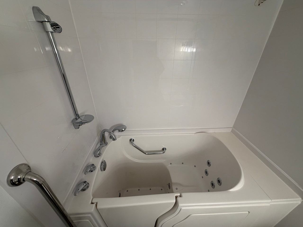 6420 Western Ave - Photo 5 of 8