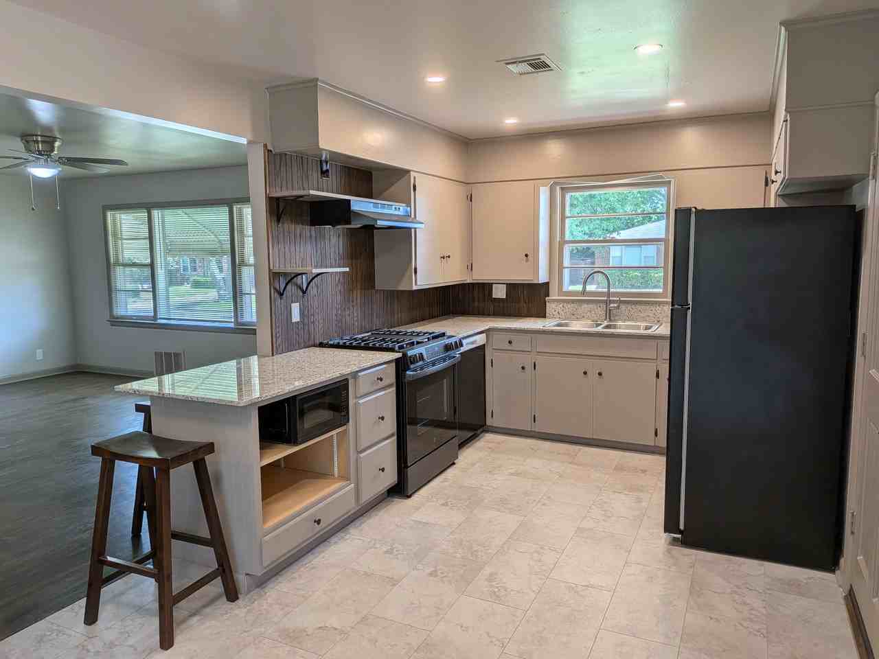 5121 S Madison Ave - Photo 2 of 19