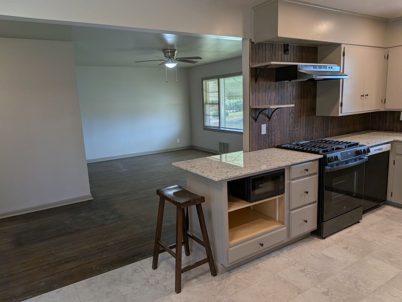 5121 S Madison Ave - Photo 3 of 19