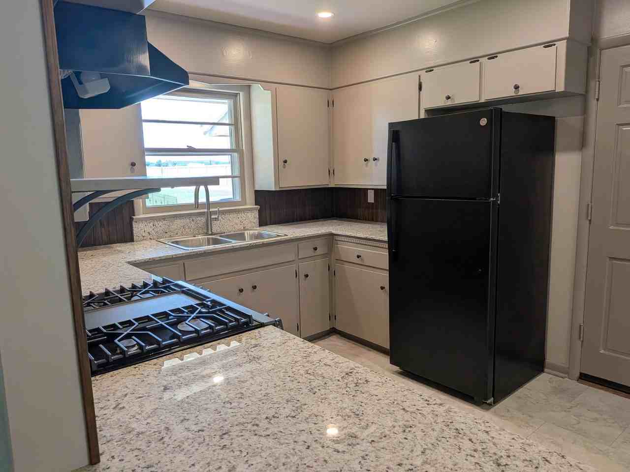 5121 S Madison Ave - Photo 4 of 19