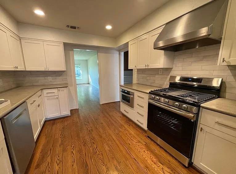 1028 Yates St - Photo 2 of 7