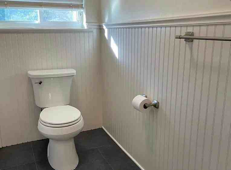 1028 Yates St - Photo 5 of 7