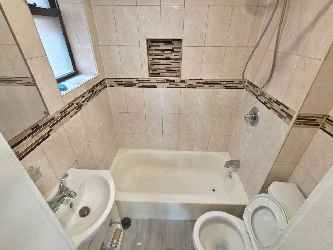 115 Grafton Ave #3 - Photo 5 of 5