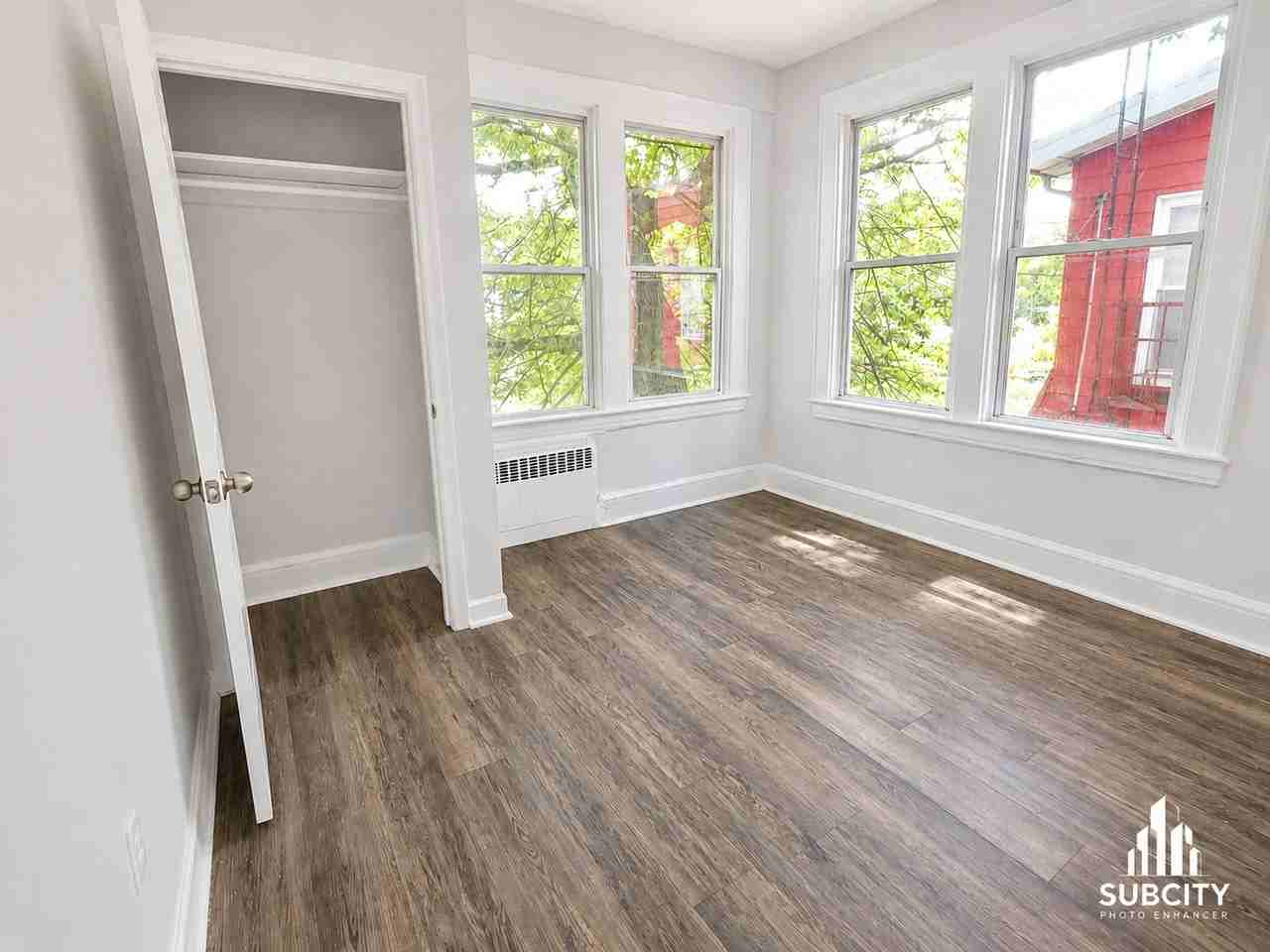 381 Leslie St #2 - Photo 5 of 10