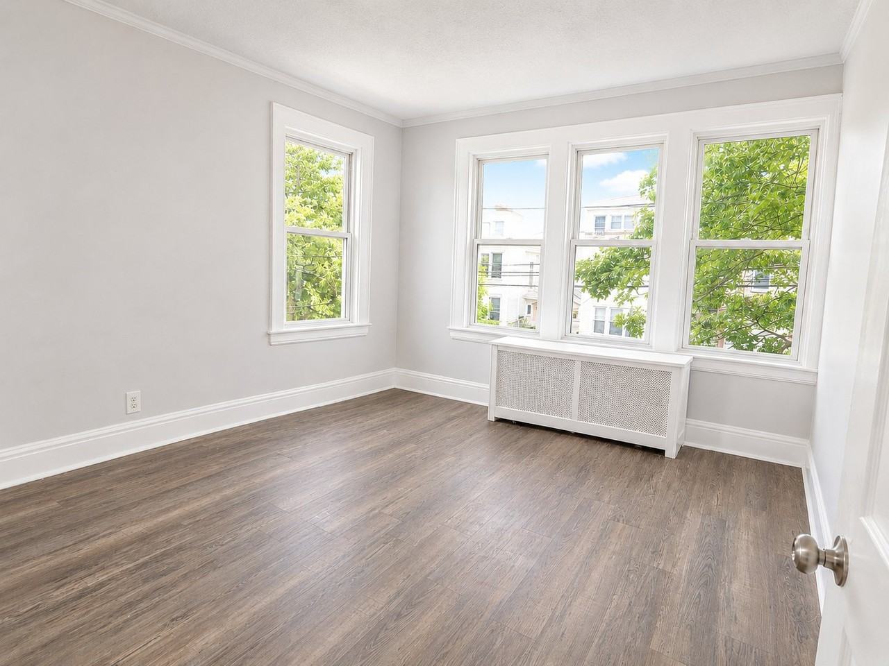 381 Leslie St #2 - Photo 6 of 10