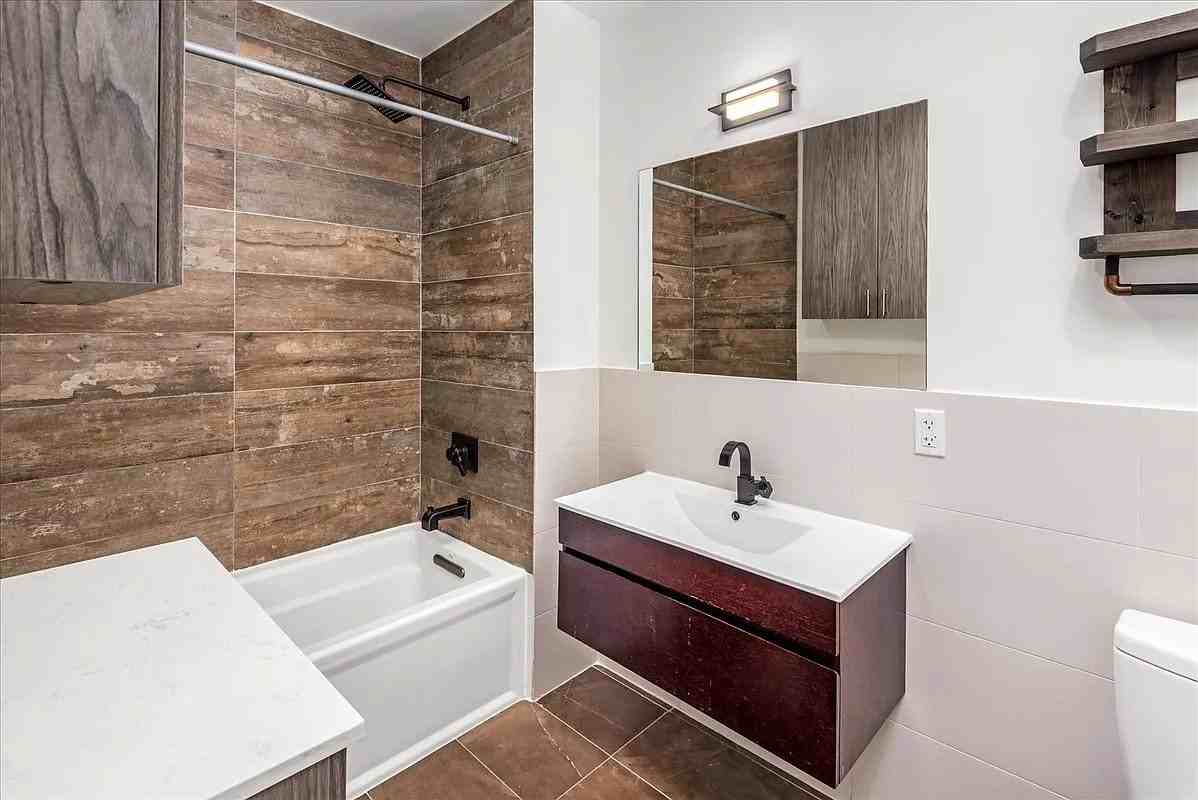 42-60 Crescent St #3E - Photo 6 of 15