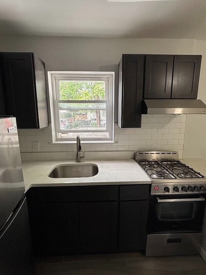 420 W 7th St - Photo 2 of 12