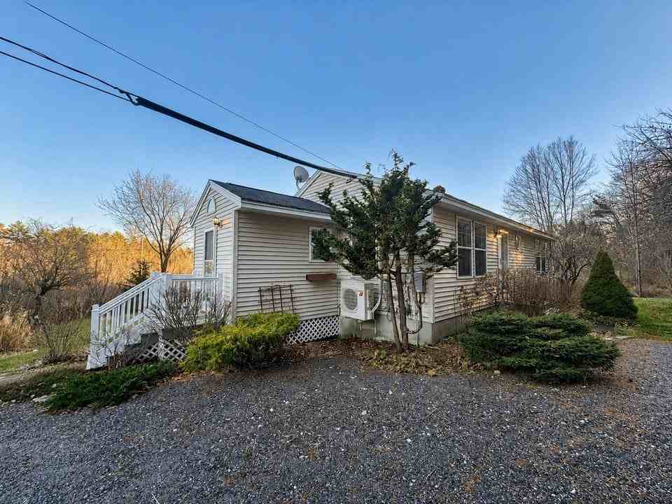 129 Lawrence Rd - Photo 3 of 48