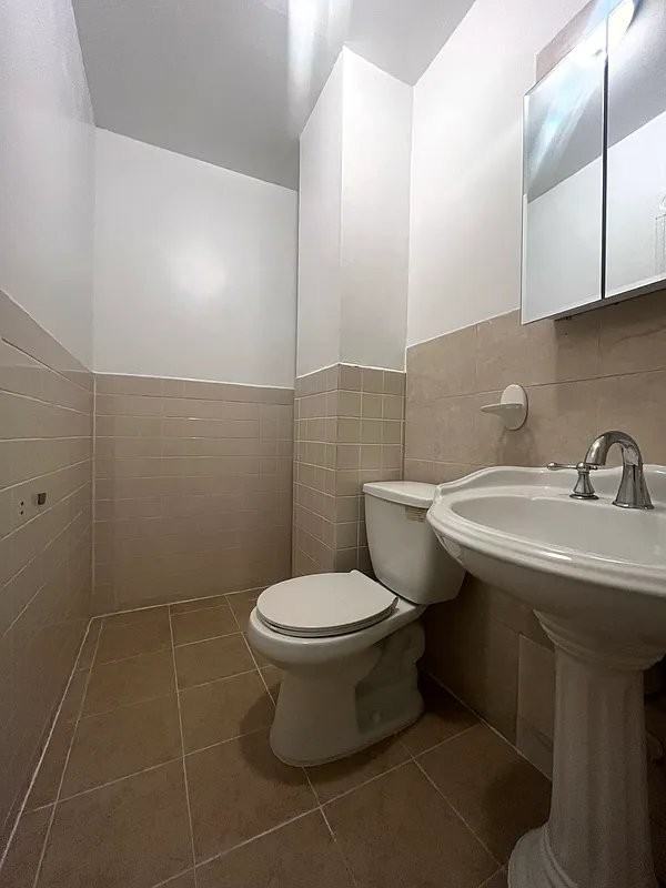 120 Norwood Ave - Photo 5 of 8