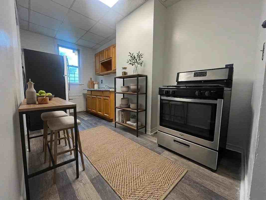 120 Norwood Ave - Photo 6 of 8