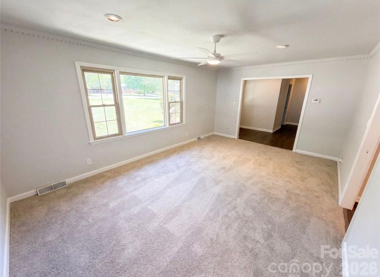 1045 Chippenham Ave - Photo 2 of 7