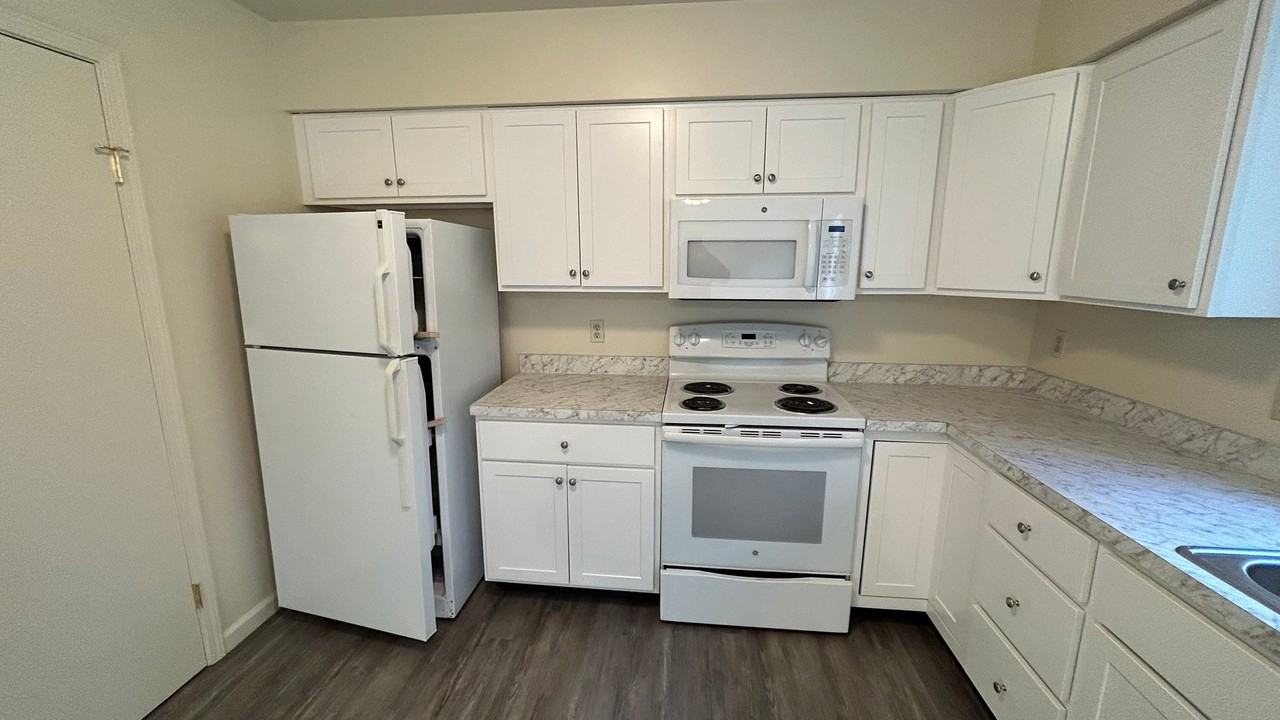 245 Mercer Ave #A - Photo 2 of 22