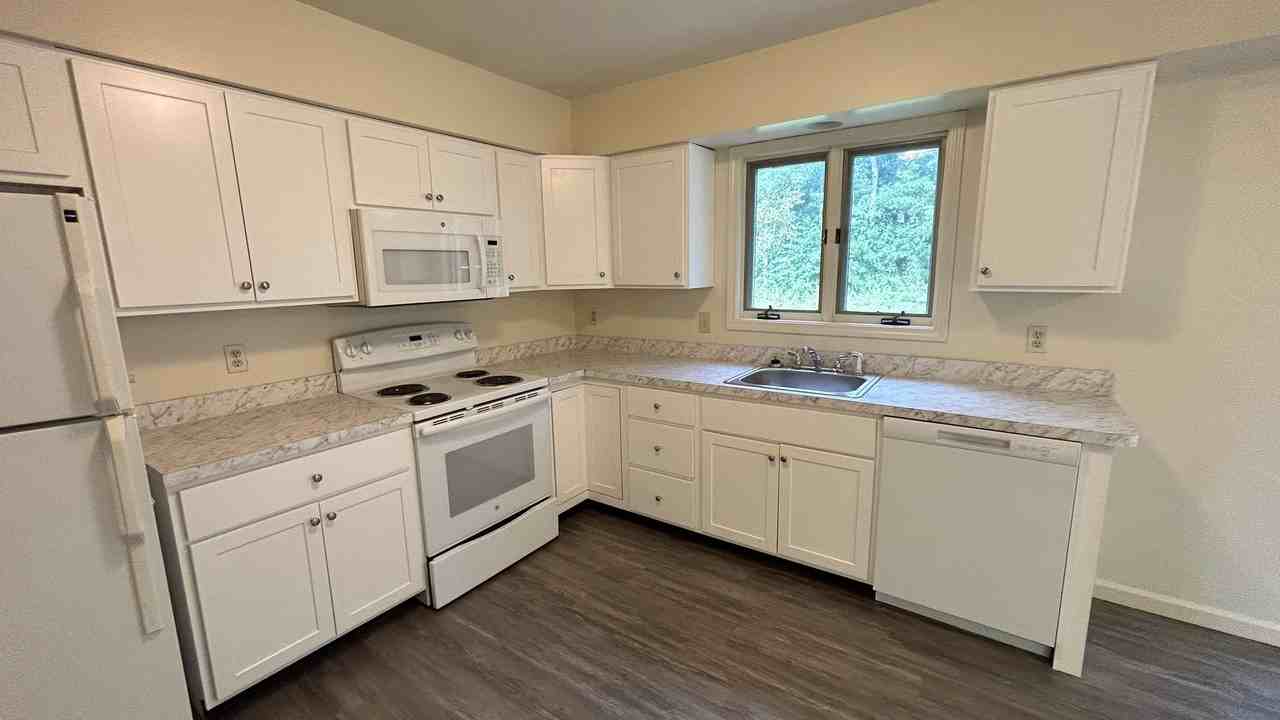 245 Mercer Ave #A - Photo 3 of 22