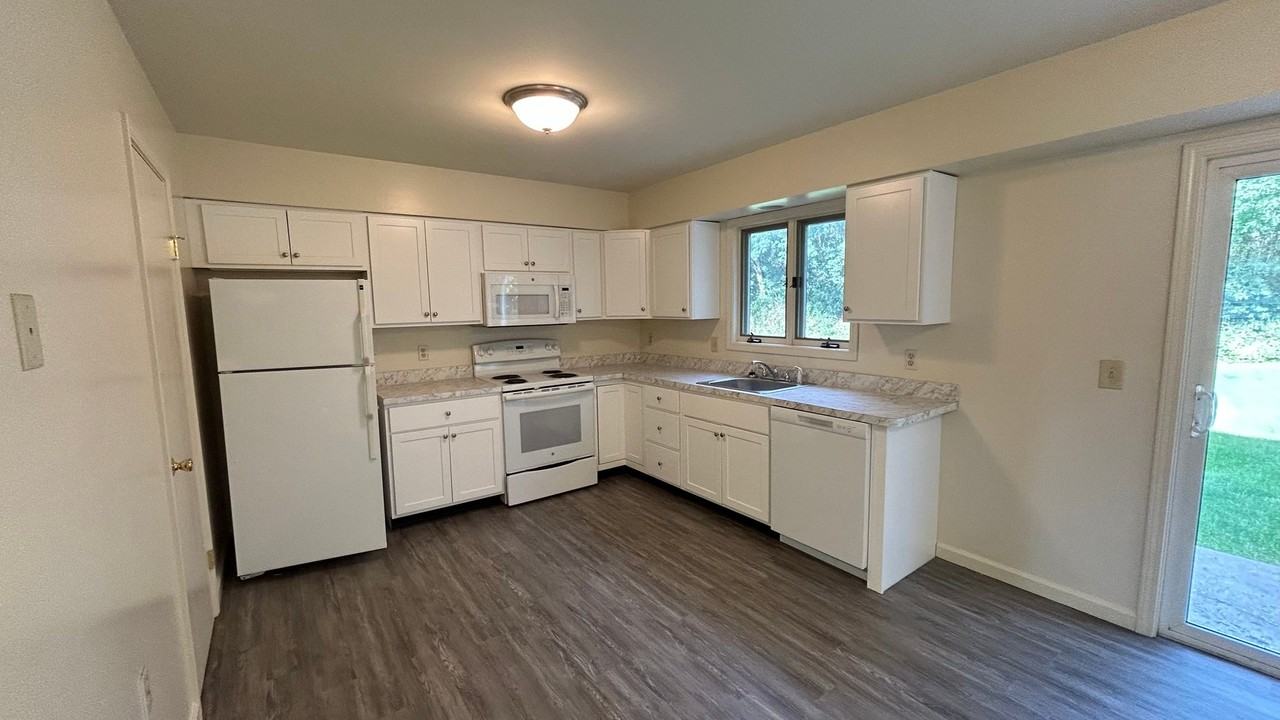 245 Mercer Ave #A - Photo 4 of 22