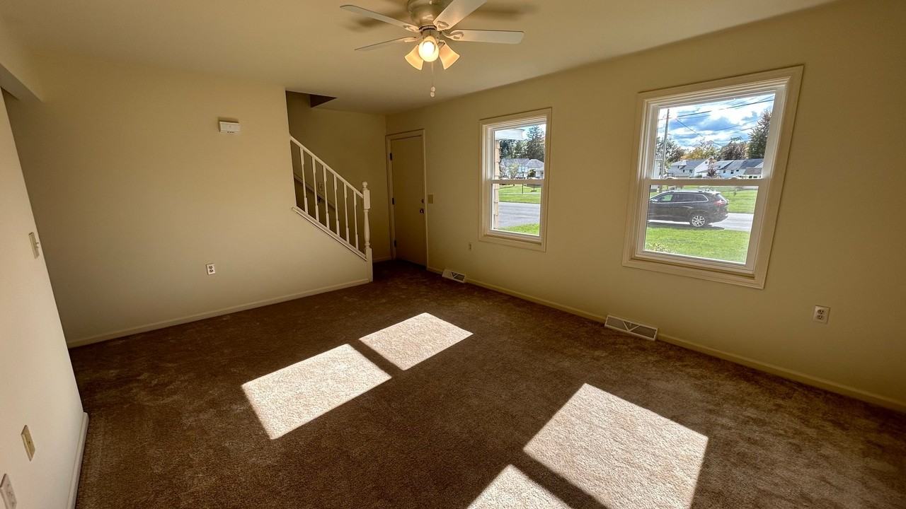 245 Mercer Ave #A - Photo 5 of 22
