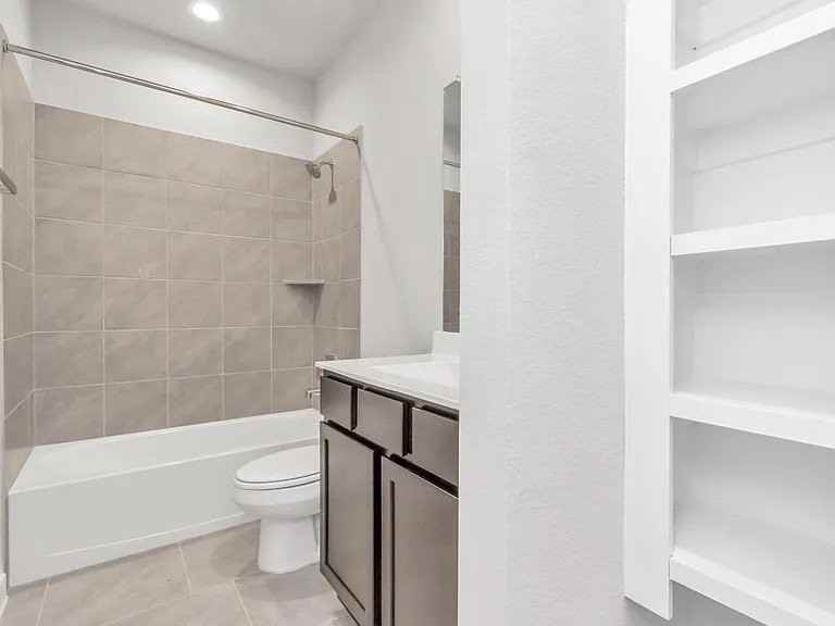 3020 Gunnersbury Dr - Photo 4 of 14