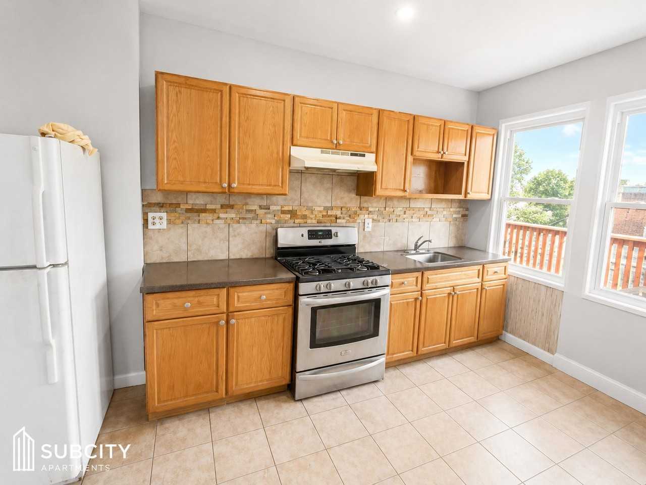 354 11th Ave #6 - Photo 4 of 7