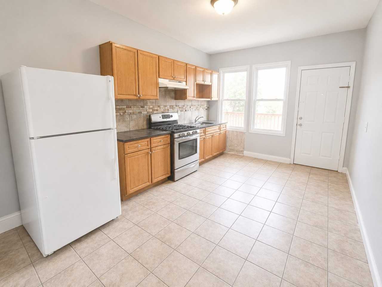 354 11th Ave #6 - Photo 5 of 7