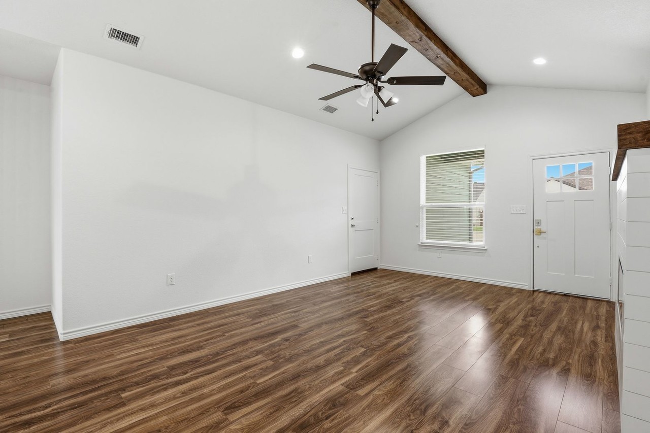 5718 Barkridge Dr - Photo 6 of 25