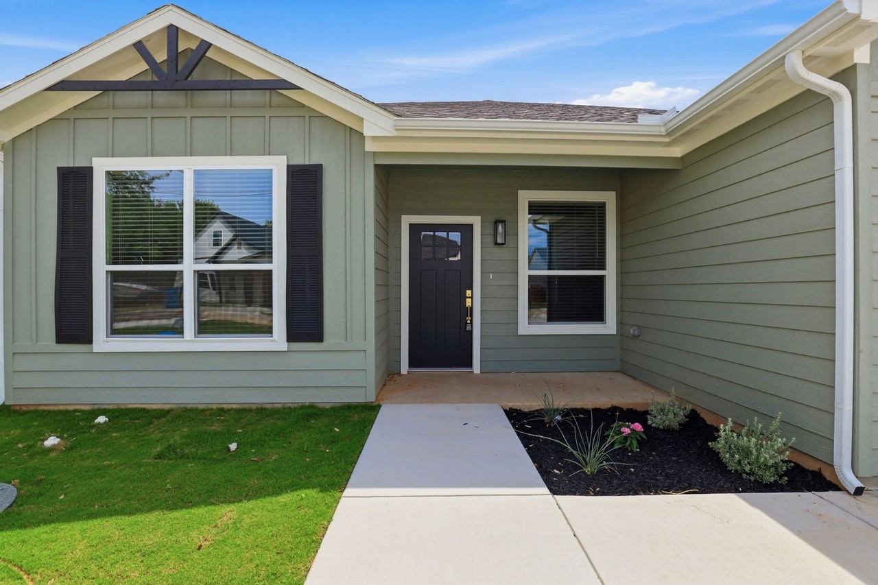 5718 Barkridge Dr - Photo 4 of 25