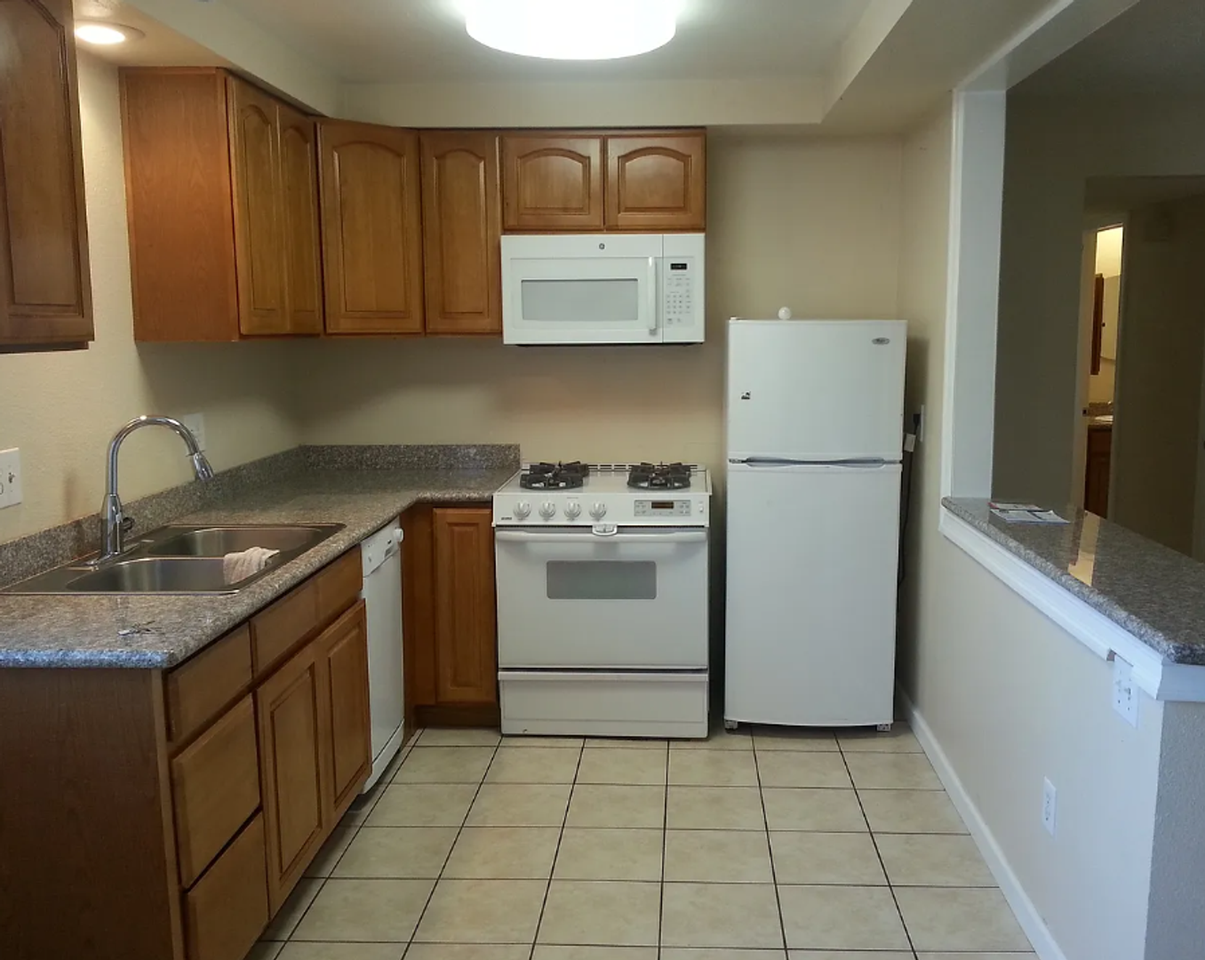 P0065 - 504 S. Holly*** - Photo 6 of 23