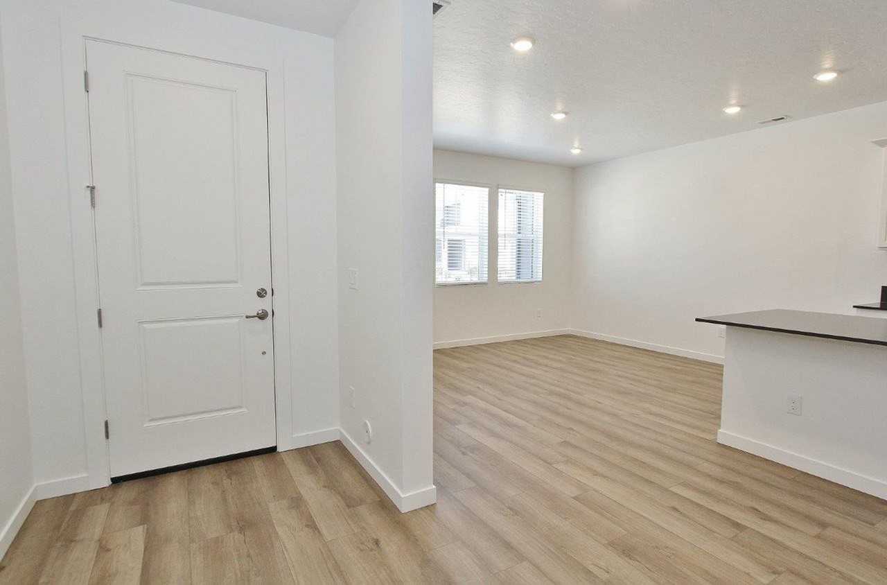 4193 W Perspective St - Photo 2 of 25