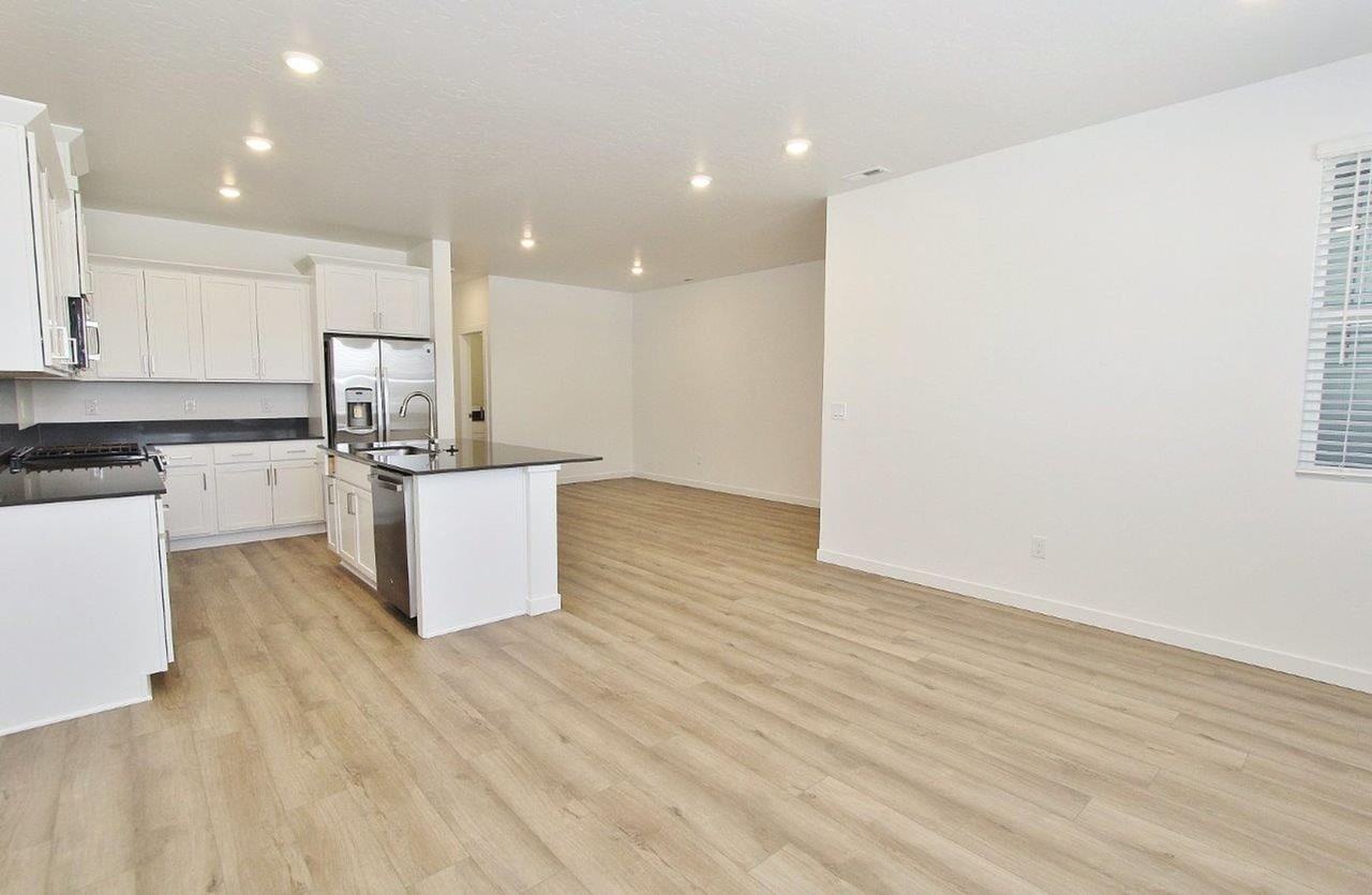4193 W Perspective St - Photo 6 of 25